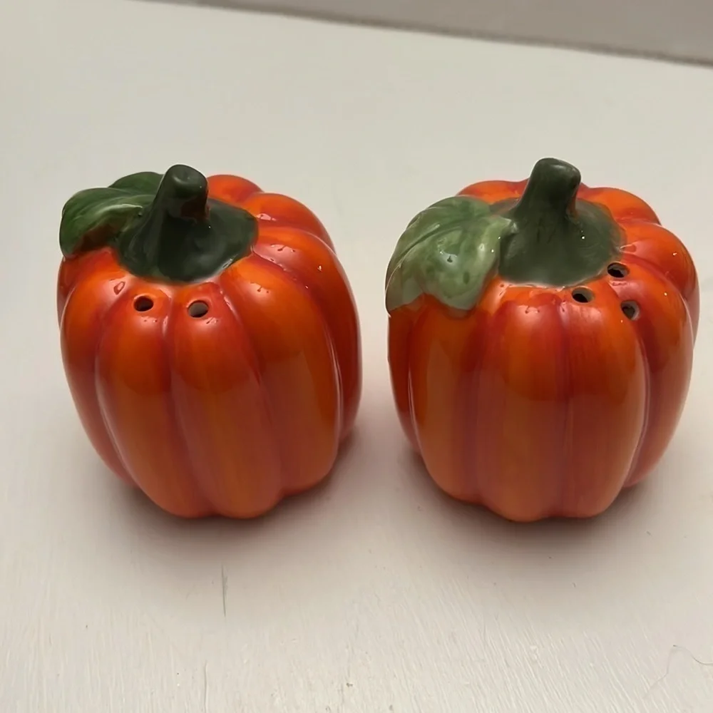Pumpkin Salt and Pepper Shakers Fall Autumn NWOT